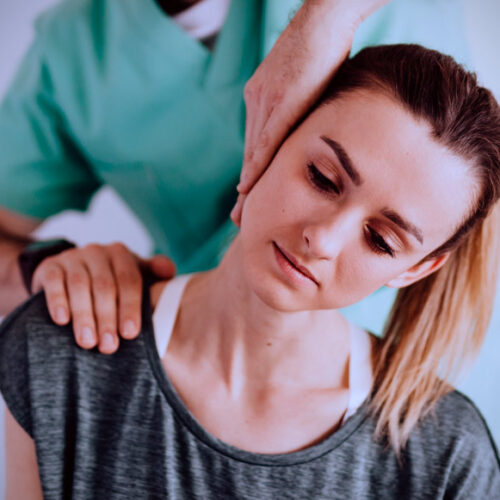 Zabiegi fizjoterapeutyczne przy bólu kręgosłupa – jakie są najlepsze?